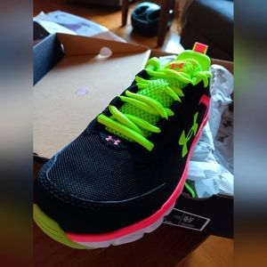 4y kids tennis shoes NWT